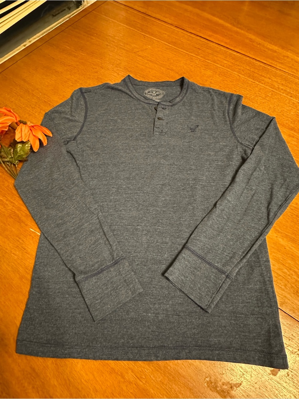 Vintage American Eagle Outfitters Men's Long Sleeve Henley Style Shirt